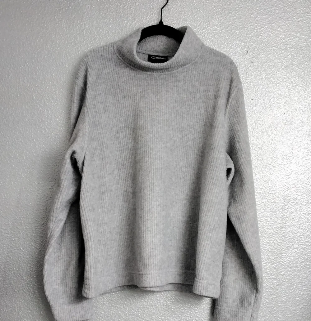 Catalina Women's Heather Gray Pullover Sweater    Size M